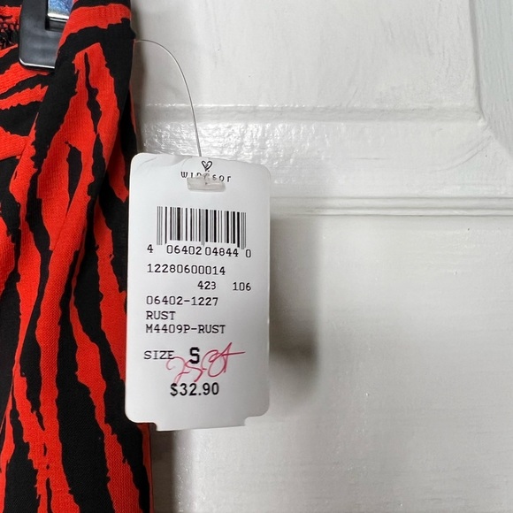 Windsor NWT!! Coord Zebra print 2 piece set with crop top and wide leg pants - Picture 10 of 12